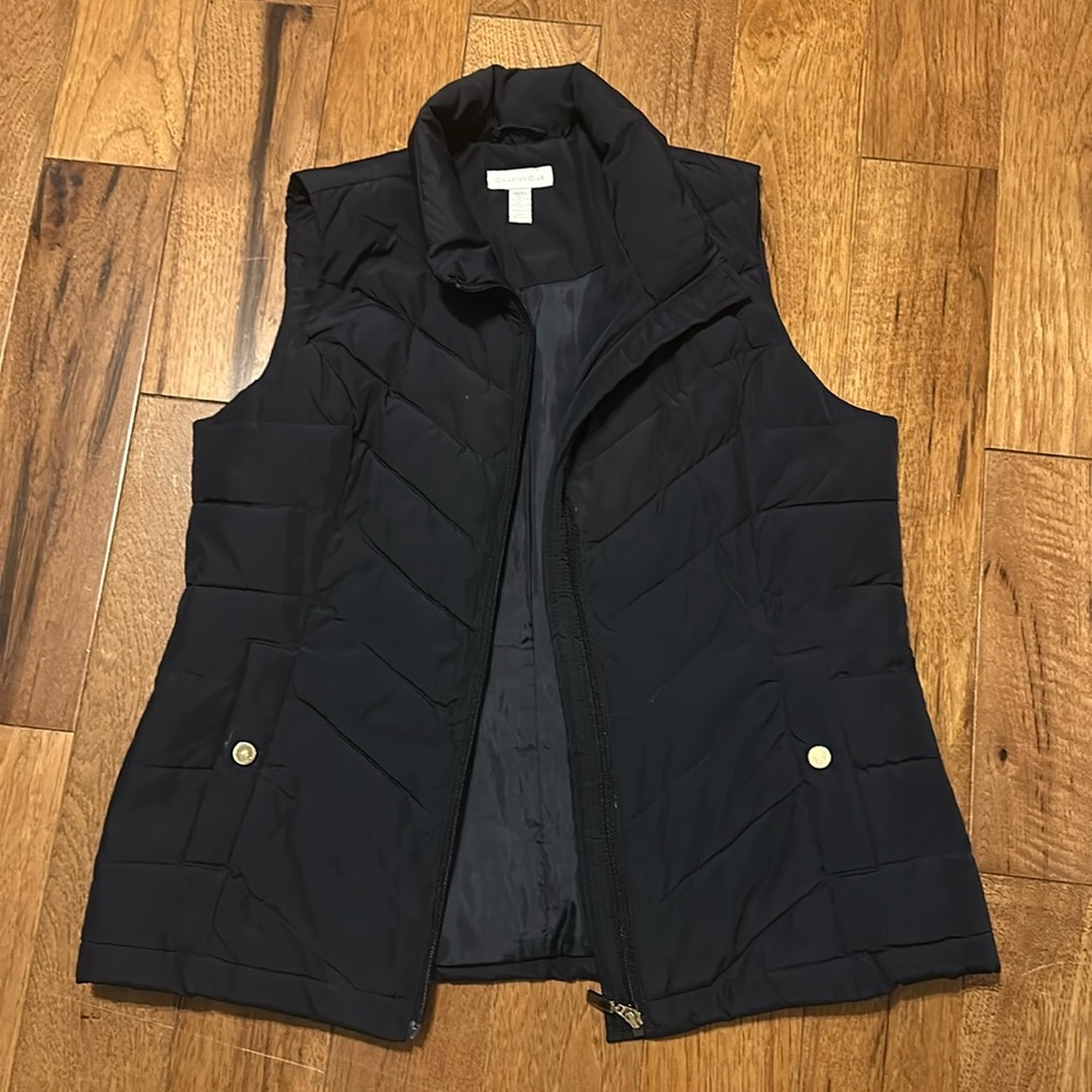 Navy blue vest from charter club and it’s a small.